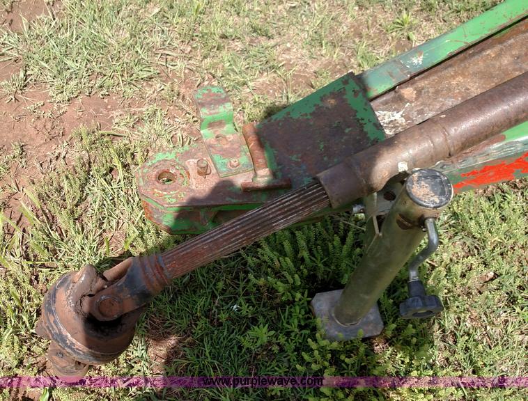 image for item F7798 1992 John Deere 535 round baler