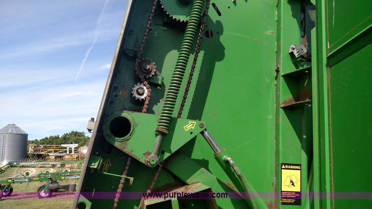 image for item F7798 1992 John Deere 535 round baler