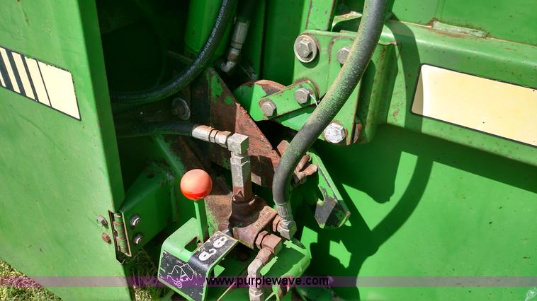 image for item F7798 1992 John Deere 535 round baler