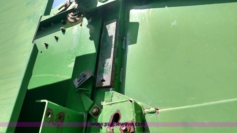 image for item F7798 1992 John Deere 535 round baler