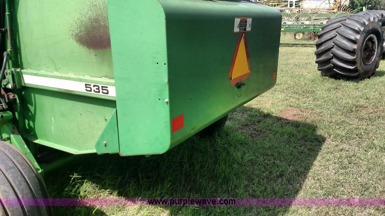 image for item F7798 1992 John Deere 535 round baler