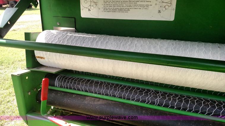 image for item F7798 1992 John Deere 535 round baler