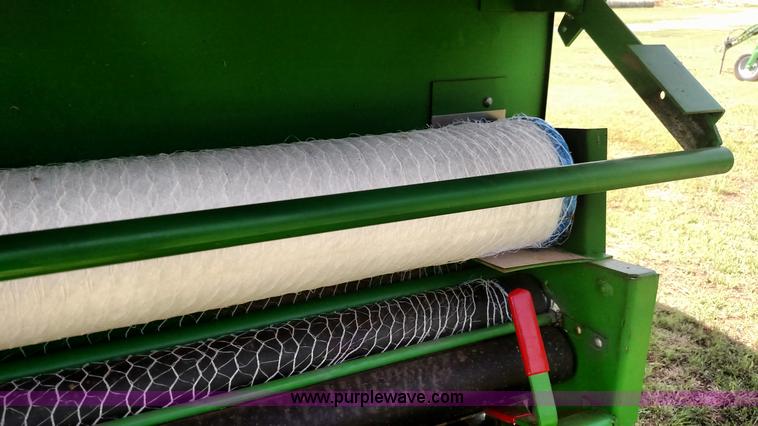 image for item F7798 1992 John Deere 535 round baler