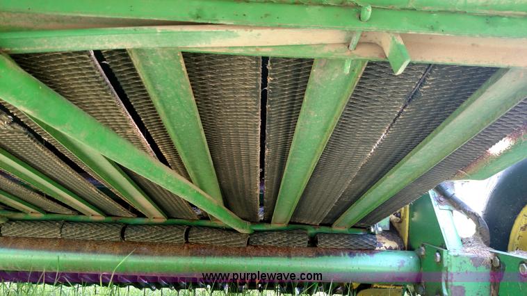 image for item F7798 1992 John Deere 535 round baler