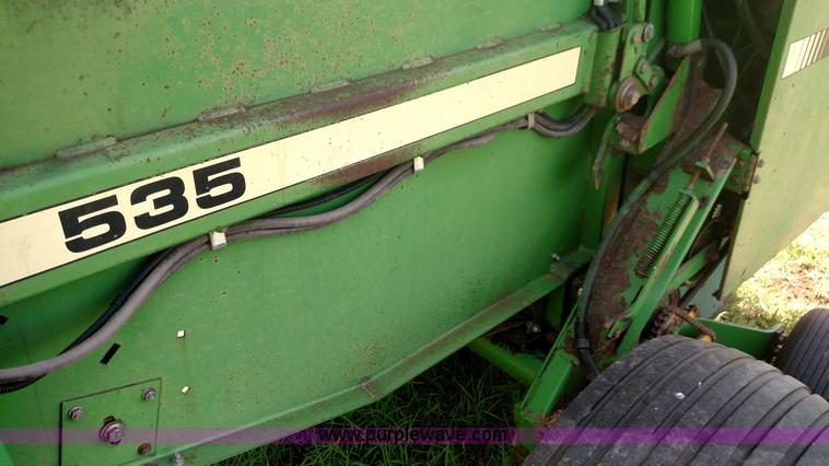 image for item F7798 1992 John Deere 535 round baler