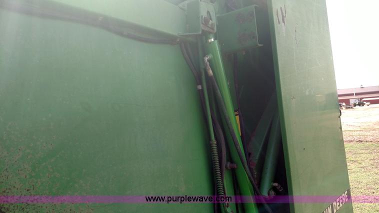 image for item F7798 1992 John Deere 535 round baler