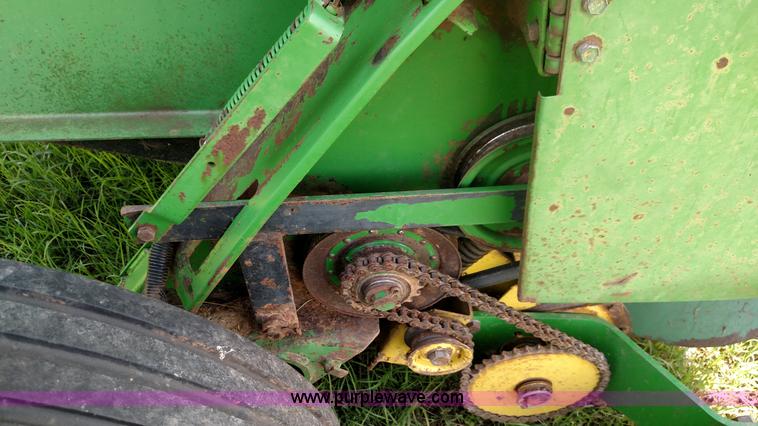 image for item F7798 1992 John Deere 535 round baler