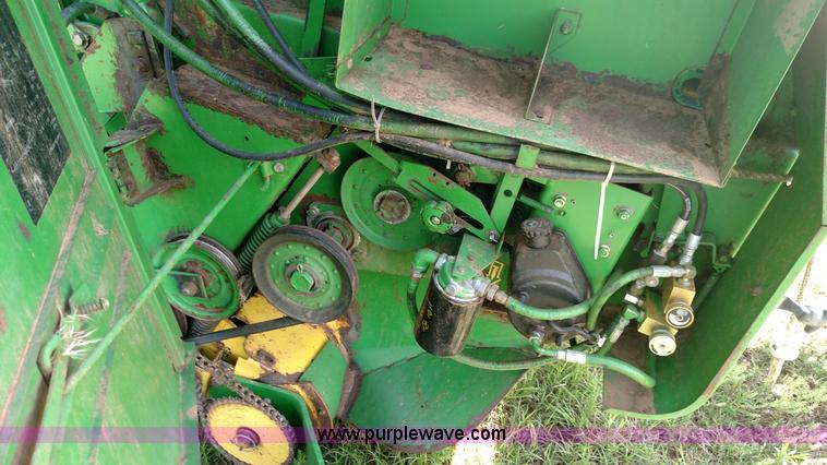 image for item F7798 1992 John Deere 535 round baler