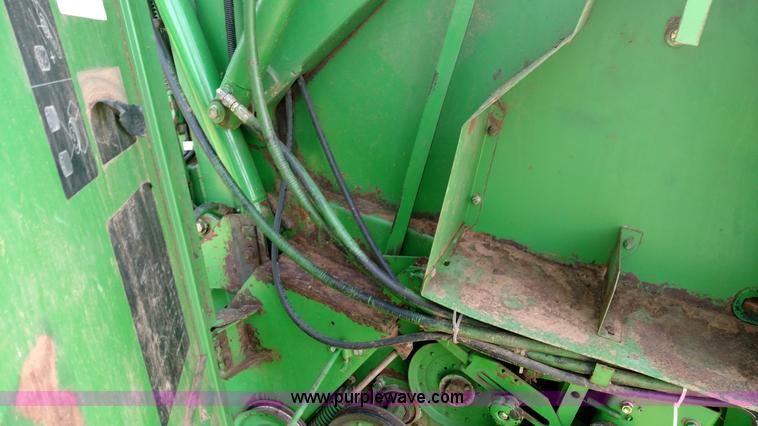 image for item F7798 1992 John Deere 535 round baler