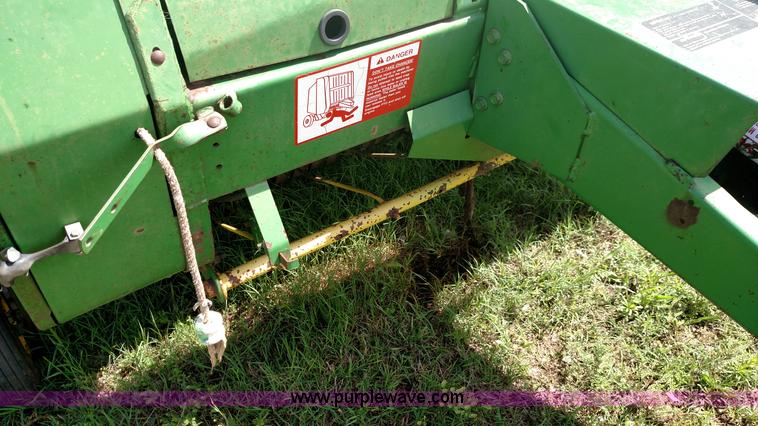 image for item F7798 1992 John Deere 535 round baler