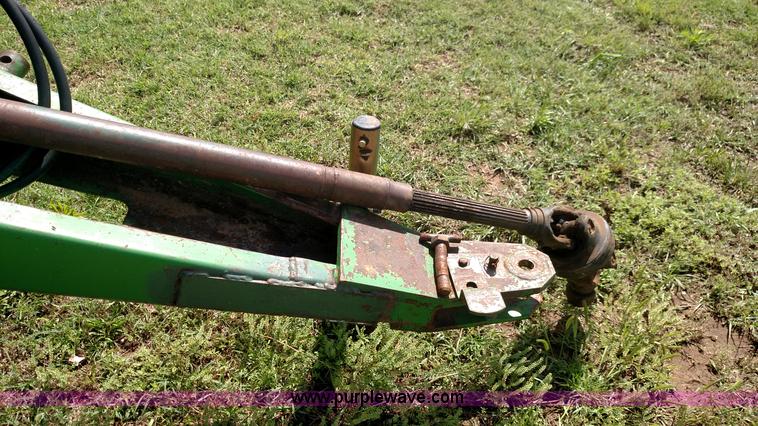 image for item F7798 1992 John Deere 535 round baler