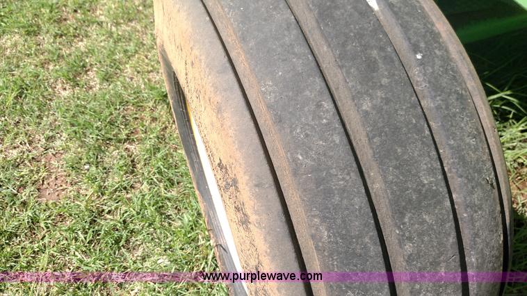 image for item F7798 1992 John Deere 535 round baler