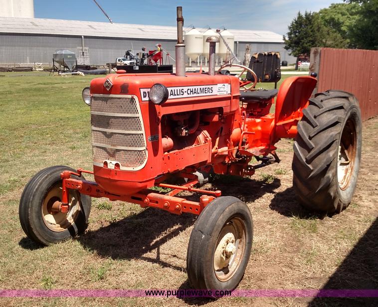 image for item F7802 Allis Chalmers D17 tractor