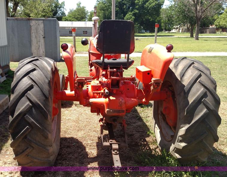 image for item F7802 Allis Chalmers D17 tractor