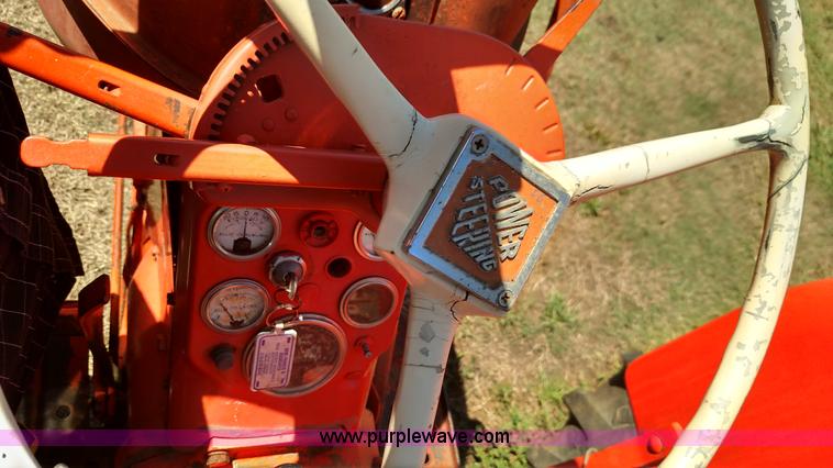 image for item F7802 Allis Chalmers D17 tractor