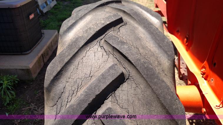 image for item F7802 Allis Chalmers D17 tractor