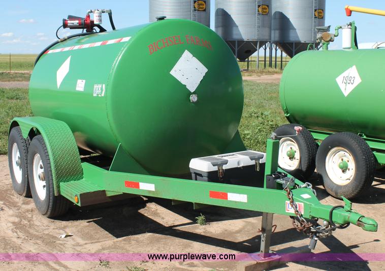 image for item H1505 Lee 1,000 gallon fuel tank trailer