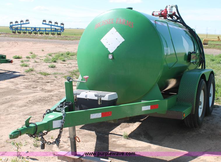 image for item H1505 Lee 1,000 gallon fuel tank trailer