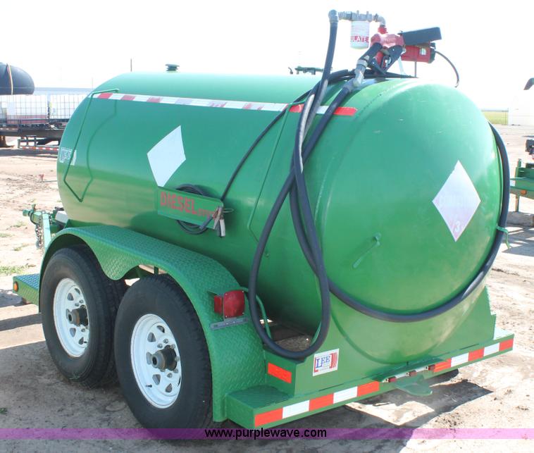 image for item H1505 Lee 1,000 gallon fuel tank trailer