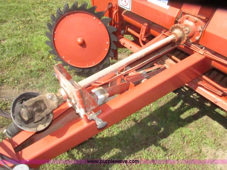 image for item H4642 1985 Hesston 5585 round baler