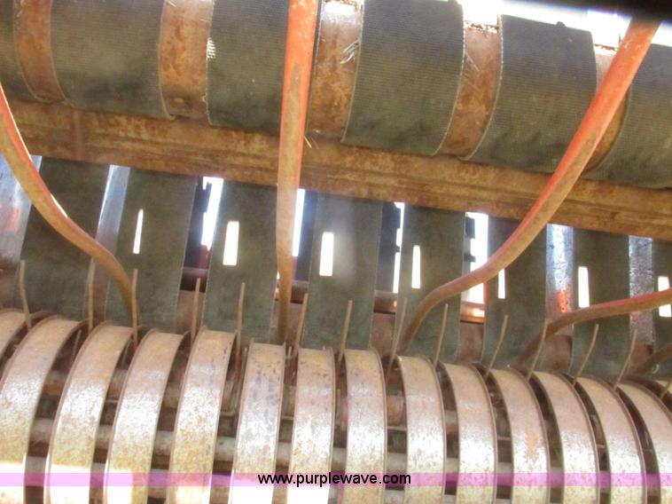 image for item H4642 1985 Hesston 5585 round baler