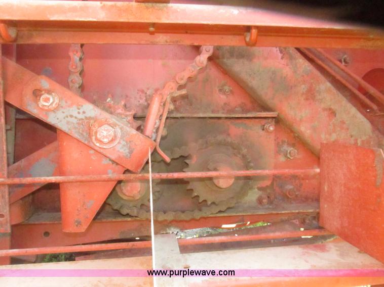 image for item H4642 1985 Hesston 5585 round baler