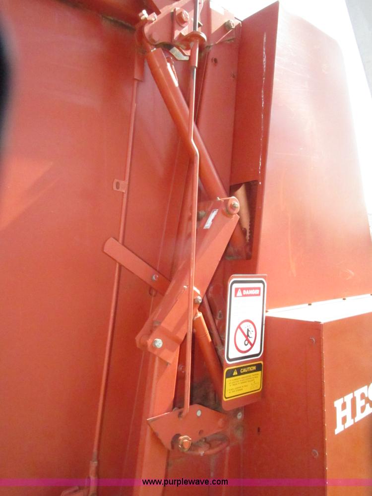 image for item H4642 1985 Hesston 5585 round baler