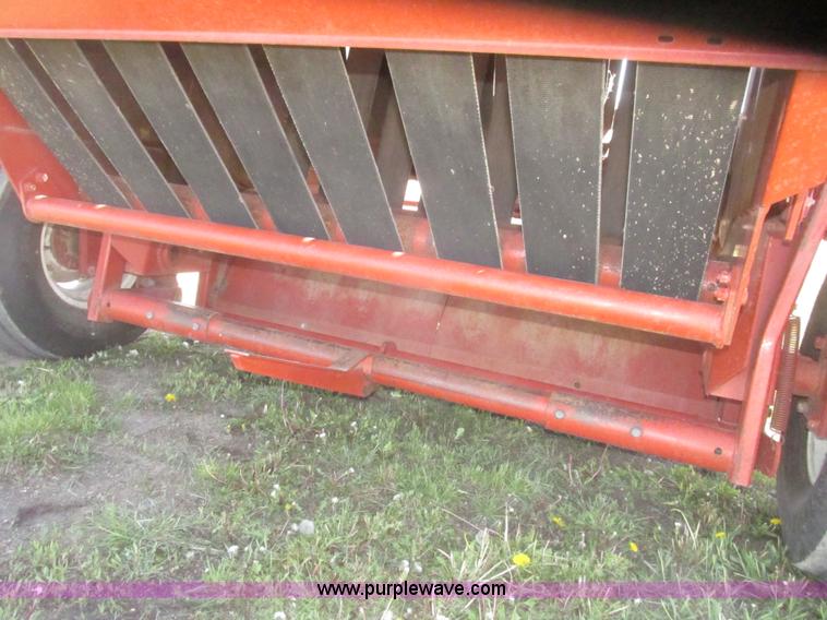 image for item H4642 1985 Hesston 5585 round baler