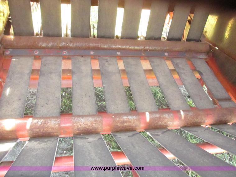 image for item H4642 1985 Hesston 5585 round baler