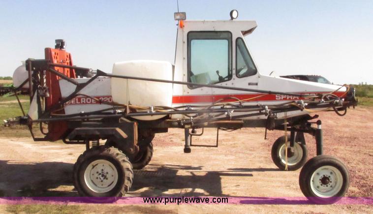 image for item H4643 Melroe Spra-Coupe 220 sprayer