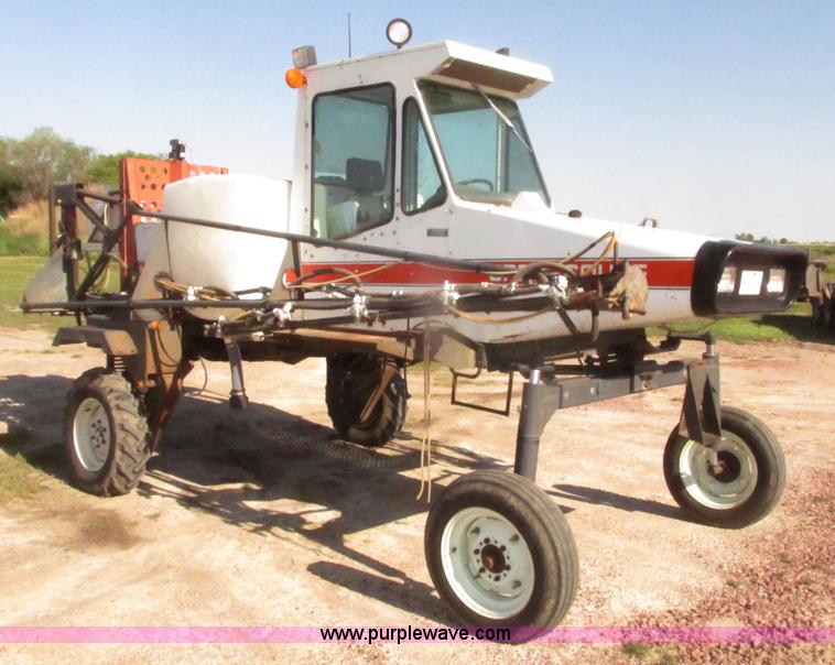 image for item H4643 Melroe Spra-Coupe 220 sprayer