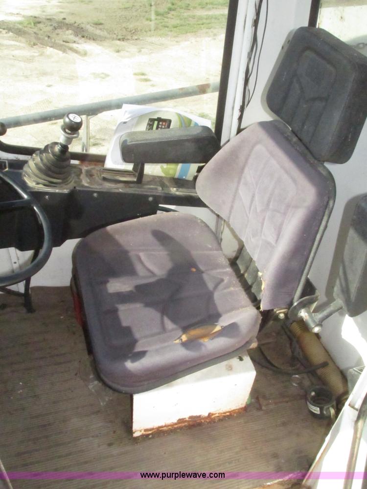 image for item H4643 Melroe Spra-Coupe 220 sprayer