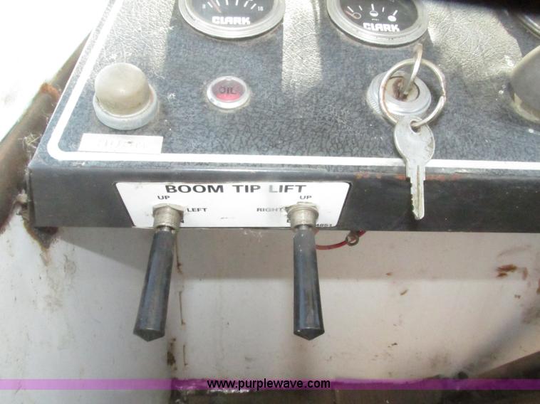 image for item H4643 Melroe Spra-Coupe 220 sprayer