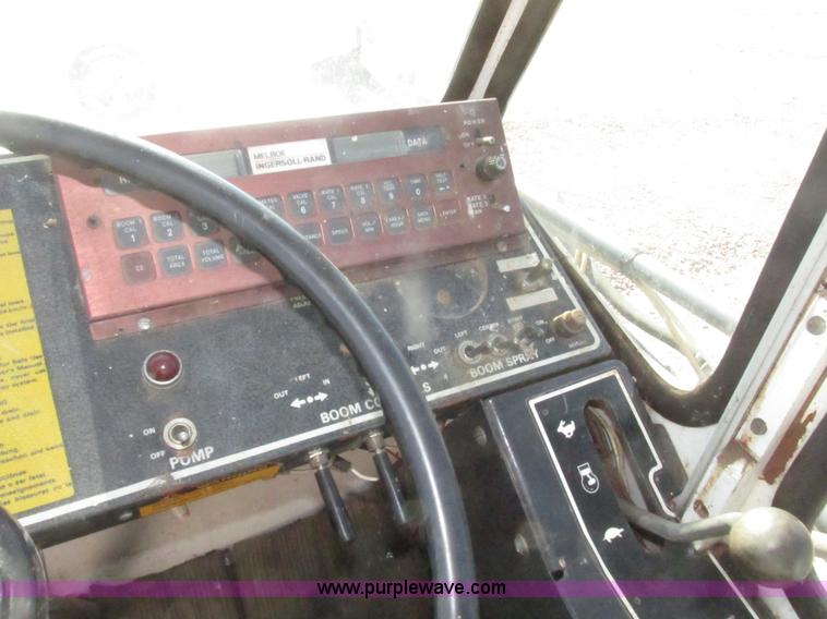 image for item H4643 Melroe Spra-Coupe 220 sprayer