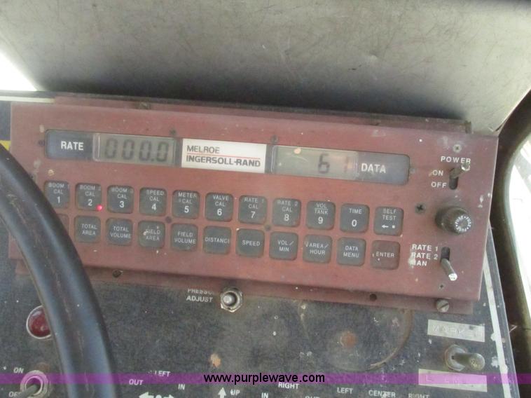 image for item H4643 Melroe Spra-Coupe 220 sprayer