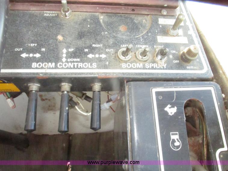 image for item H4643 Melroe Spra-Coupe 220 sprayer