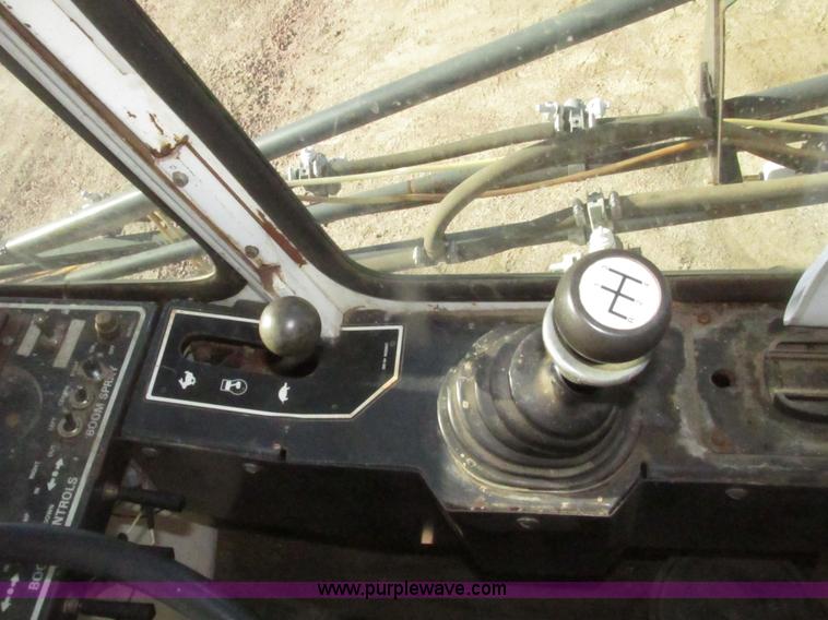 image for item H4643 Melroe Spra-Coupe 220 sprayer