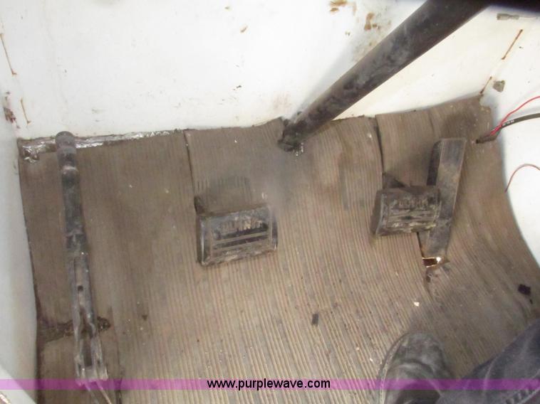 image for item H4643 Melroe Spra-Coupe 220 sprayer