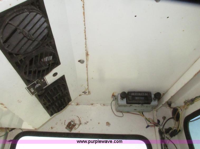 image for item H4643 Melroe Spra-Coupe 220 sprayer