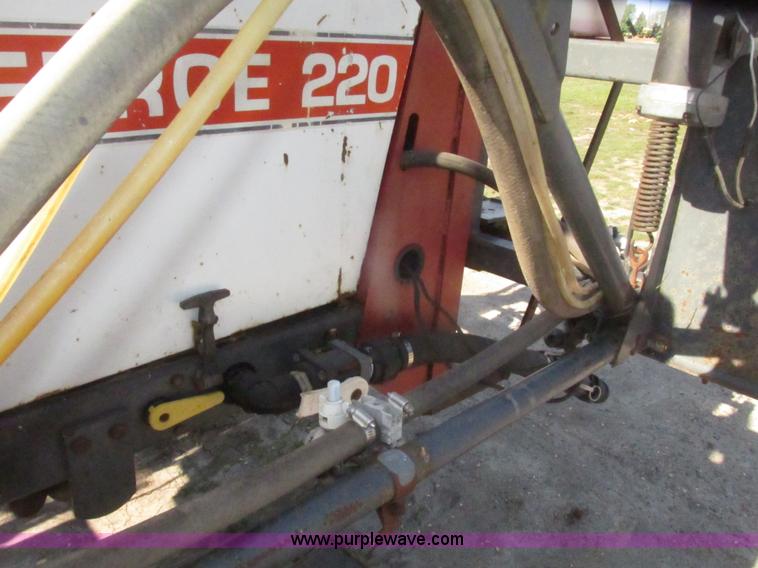 image for item H4643 Melroe Spra-Coupe 220 sprayer