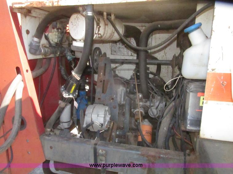 image for item H4643 Melroe Spra-Coupe 220 sprayer