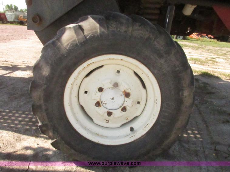 image for item H4643 Melroe Spra-Coupe 220 sprayer