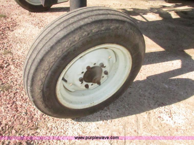 image for item H4643 Melroe Spra-Coupe 220 sprayer