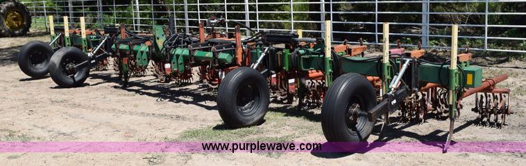 image for item H5066 Hawkins anhydrous applicator with rolling baskets