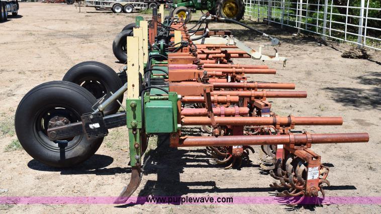 image for item H5066 Hawkins anhydrous applicator with rolling baskets