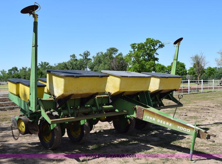 image for item H5068 John Deere 7000 planter