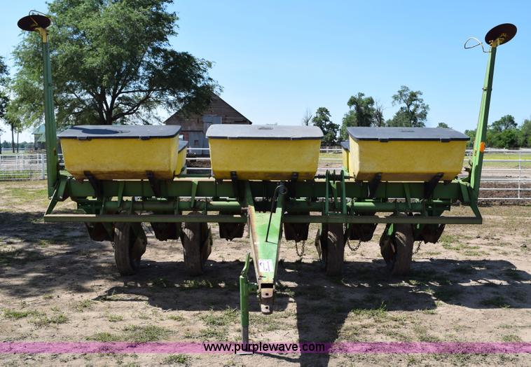 image for item H5068 John Deere 7000 planter