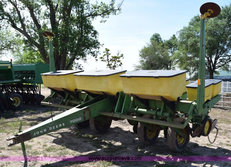 image for item H5068 John Deere 7000 planter