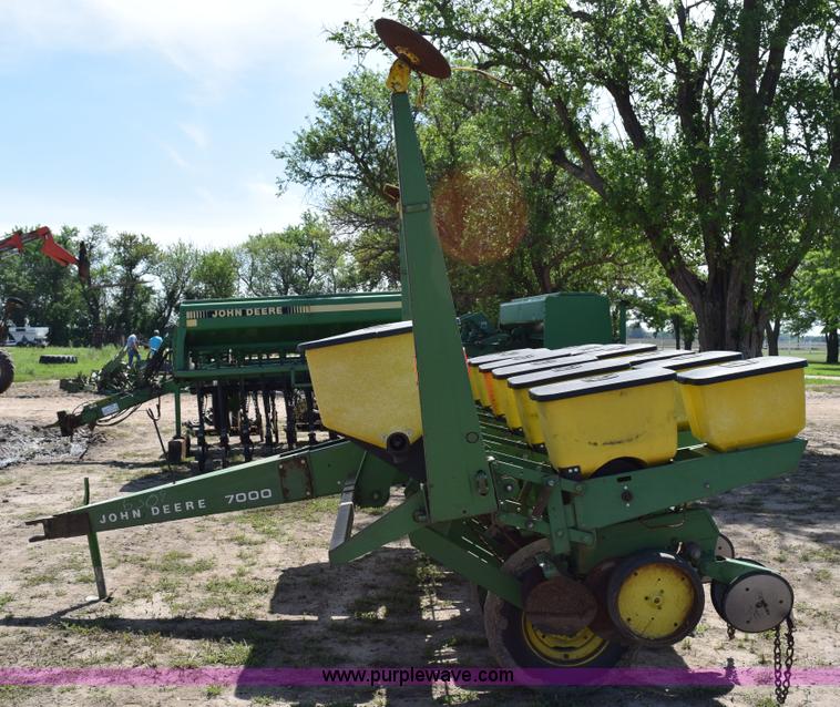image for item H5068 John Deere 7000 planter