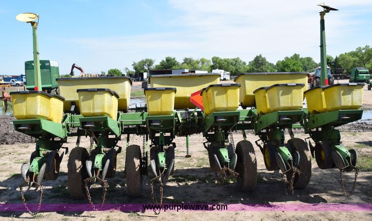 image for item H5068 John Deere 7000 planter